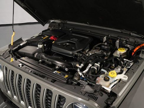 Used 2022 Jeep Wrangler Unlimited Sahara w/ Cold Weather Group AWD/4WD image 57