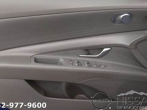 Used 2024 Hyundai Elantra SEL FWD image 9