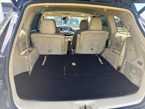 Used 2017 Toyota Highlander XLE FWD image 12
