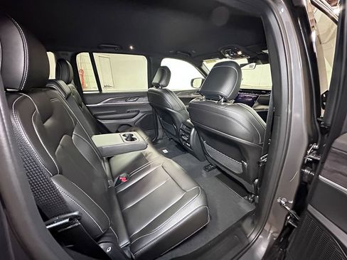 New 2025 Jeep Grand Cherokee Limited w/ Black Appearance Package image 4