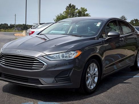Used 2020 Ford Fusion SE FWD image 5