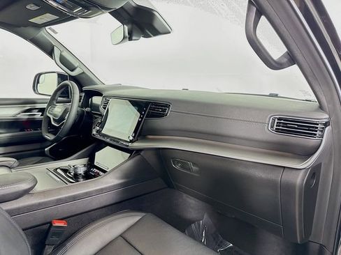 Used 2025 Jeep Wagoneer Series II image 30