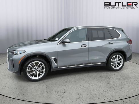 Used 2024 BMW X5 sDrive40i w/ Premium Package RWD image 3