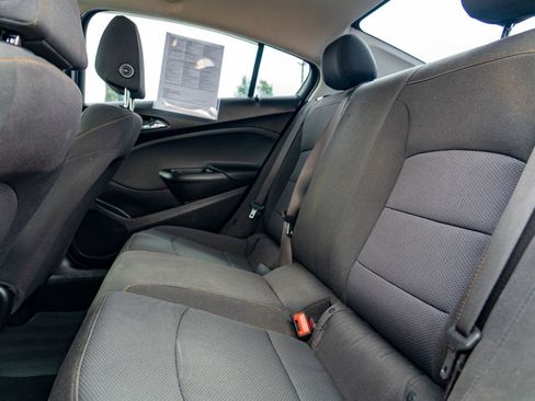 Used 2018 Chevrolet Cruze LS FWD image 15