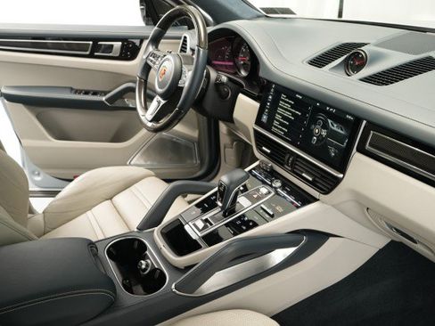 Used 2019 Porsche Cayenne Turbo AWD/4WD image 70