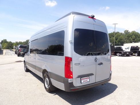 Used 2025 Mercedes-Benz Sprinter 2500 image 5