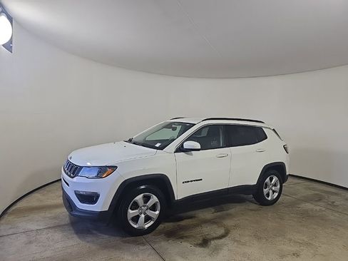 Used 2019 Jeep Compass Latitude image 2