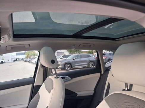 New 2026 Volkswagen Taos SE image 8