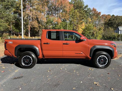 Used 2025 Toyota Tacoma TRD Off-Road image 2