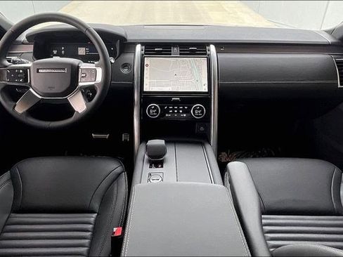 New 2025 Land Rover Discovery Dynamic SE image 5