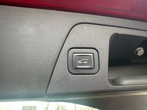 Used 2019 Buick Envision Essence w/ LPO, Cargo Package image 19