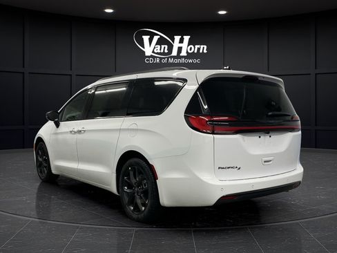 New 2026 Chrysler Pacifica Select w/ S Appearance Package FWD image 3