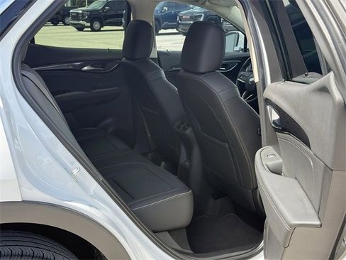 Used 2023 Buick Envision Essence image 31