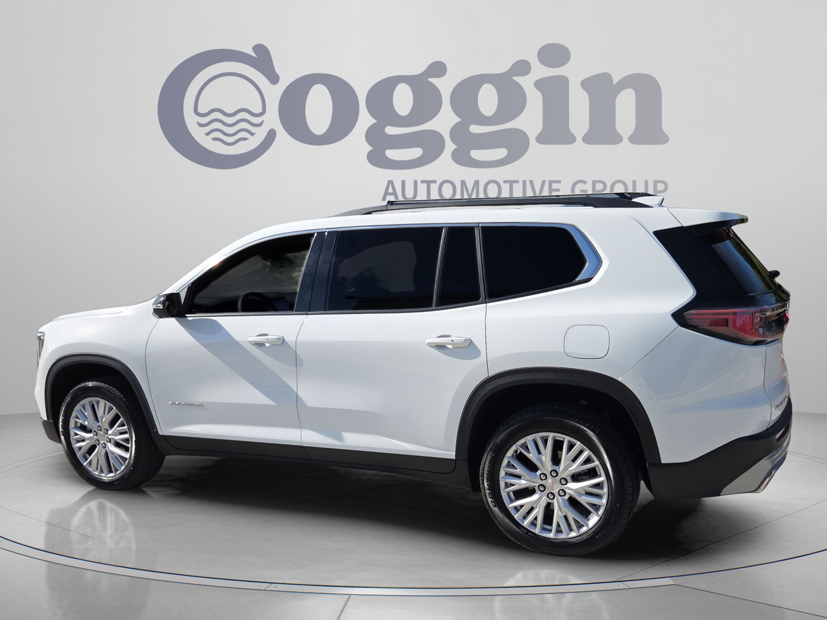 Certified 2026 GMC Acadia Elevation w/ Elevation Premium Package FWD image 3