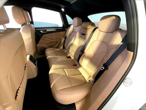 Certified 2025 Porsche Macan image 24