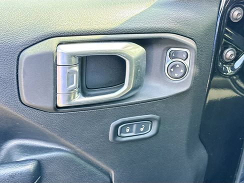 Used 2022 Jeep Wrangler Unlimited Rubicon 4xe w/ Cold Weather Group AWD/4WD image 19