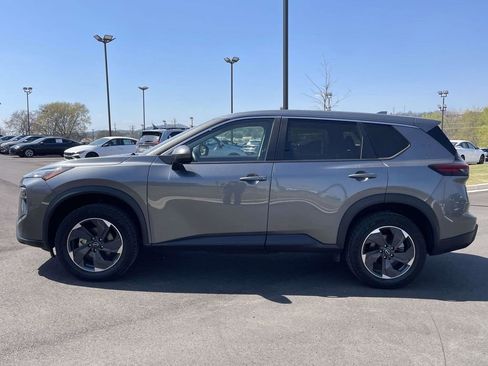 Used 2024 Nissan Rogue SV image 6