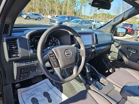 Used 2023 Nissan Frontier SV w/ Midnight Edition Package image 20