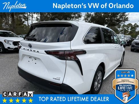 Used 2024 Toyota Sienna LE image 12