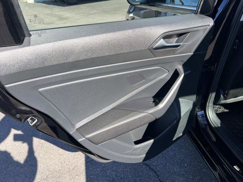 Certified 2024 Volkswagen Jetta SE w/ Panoramic Sunroof Package image 20