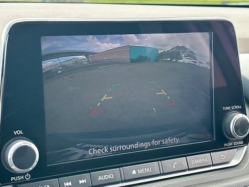 Used 2023 Nissan Rogue S FWD image 17