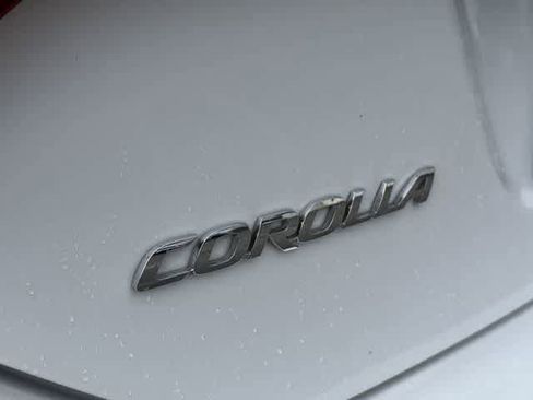 Used 2015 Toyota Corolla LE FWD image 12