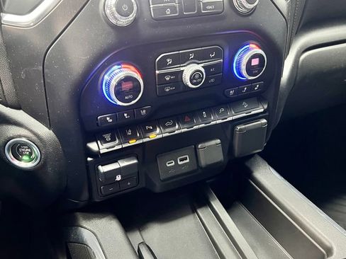 Used 2021 GMC Sierra 3500 AT4 w/ AT4 Premium Plus Package AWD/4WD image 9