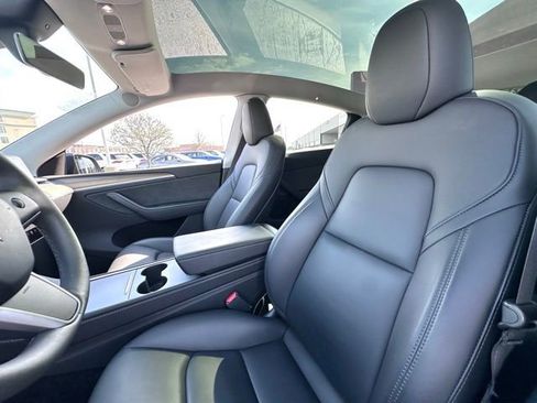 Used 2024 Tesla Model Y Long Range AWD/4WD image 16