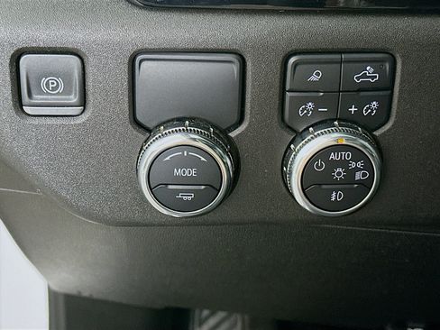Used 2025 GMC Sierra 1500 SLT RWD image 16