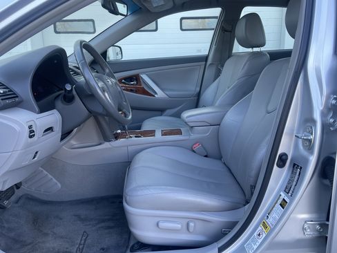 Used 2010 Toyota Camry XLE image 24