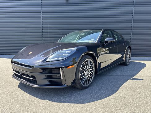 Certified 2025 Porsche Panamera image 38