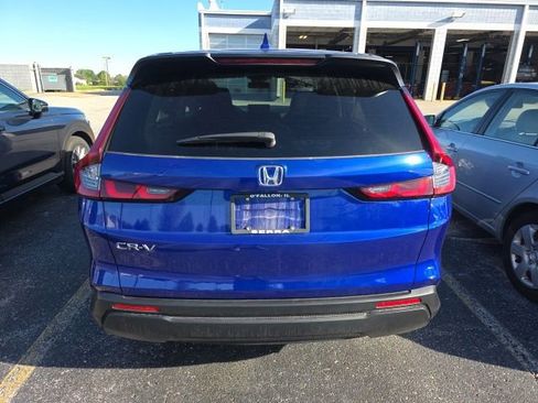 Used 2025 Honda CR-V LX image 3