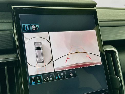 Used 2025 GMC Acadia Elevation w/ Elevation Premium Package FWD image 14