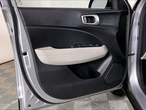 Used 2022 Hyundai Venue SEL FWD image 22