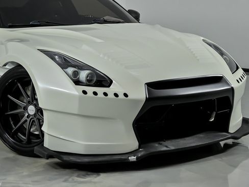 Used 2013 Nissan GT-R Premium AWD/4WD image 3