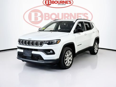 Used 2023 Jeep Compass Latitude AWD/4WD image 5