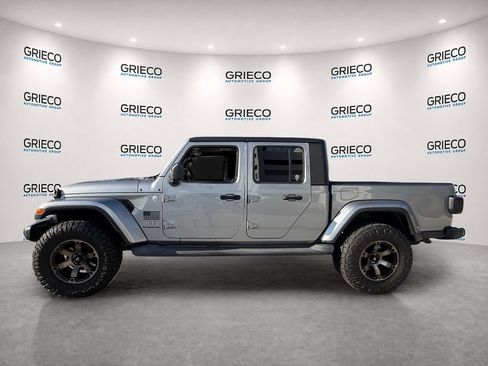 Used 2020 Jeep Gladiator Overland AWD/4WD image 4