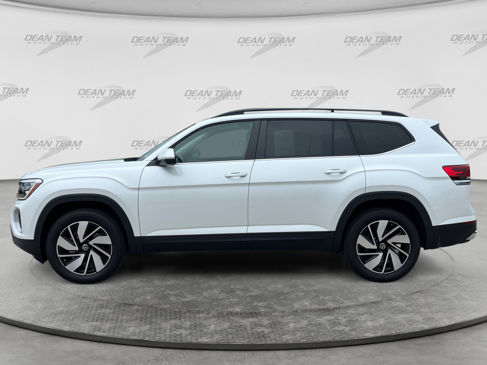 Certified 2026 Volkswagen Atlas SE w/ Panoramic Sunroof Package AWD/4WD image 4