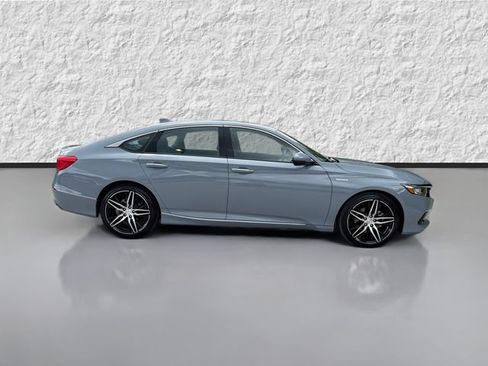 Used 2022 Honda Accord Touring image 2