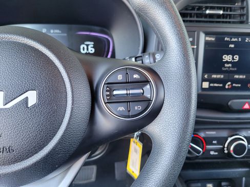 Used 2025 Kia Soul LX w/ LX Technology Package FWD image 23