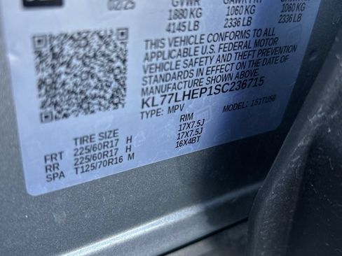 Used 2025 Chevrolet Trax LT w/ LT Convenience Package FWD image 3