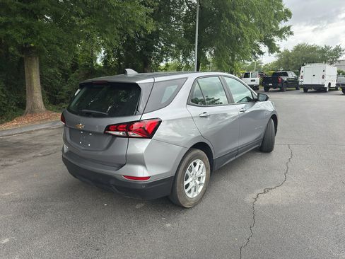Used 2024 Chevrolet Equinox LS w/ Driver Confidence II Package FWD image 5