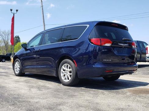 Used 2017 Chrysler Pacifica Touring FWD image 5