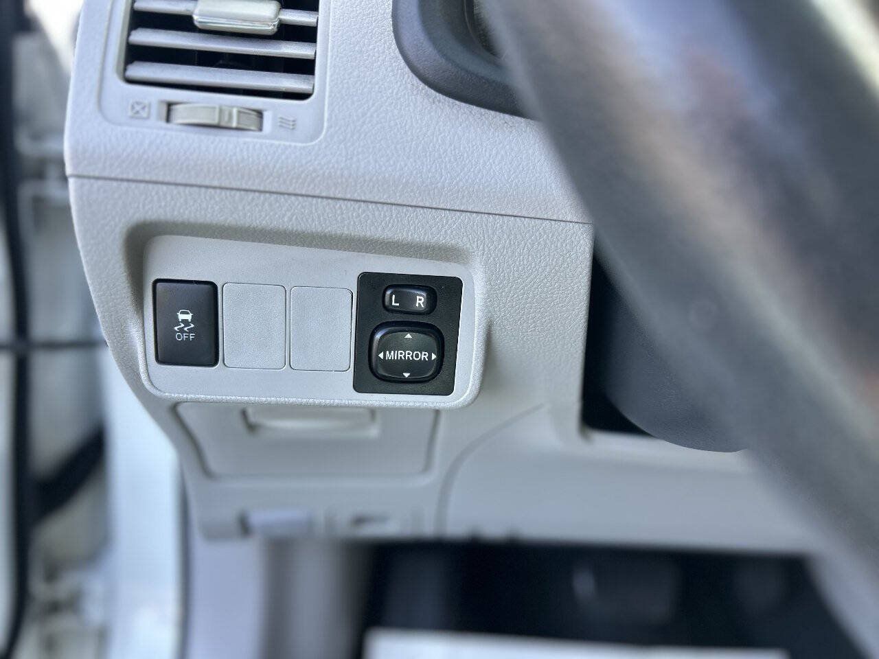 Used 2013 Toyota Corolla LE FWD image 11
