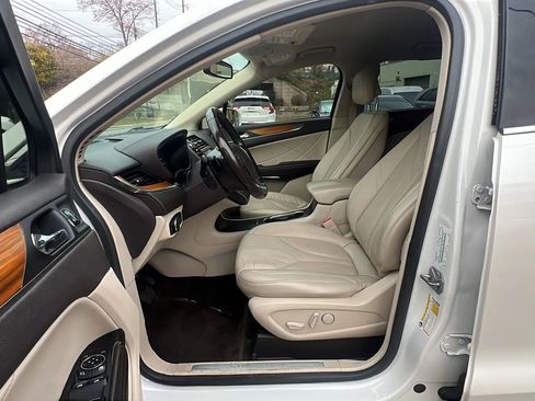 Used 2017 Lincoln MKC Select w/ Select Plus Package image 27