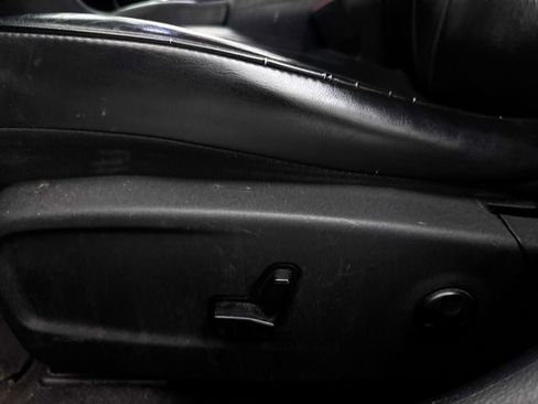 Used 2018 Chrysler 300 Limited image 19