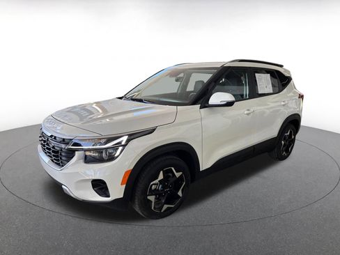 Used 2025 Kia Seltos S image 4