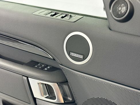 Certified 2025 Land Rover Discovery S image 16