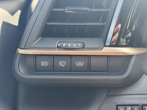 New 2025 Toyota Crown Signia Limited image 19