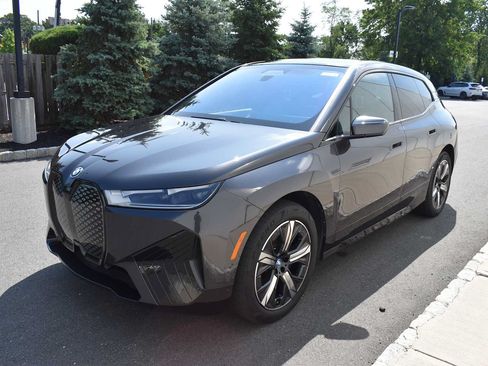 Used 2024 BMW iX xDrive50 w/ Sport Package AWD/4WD image 3